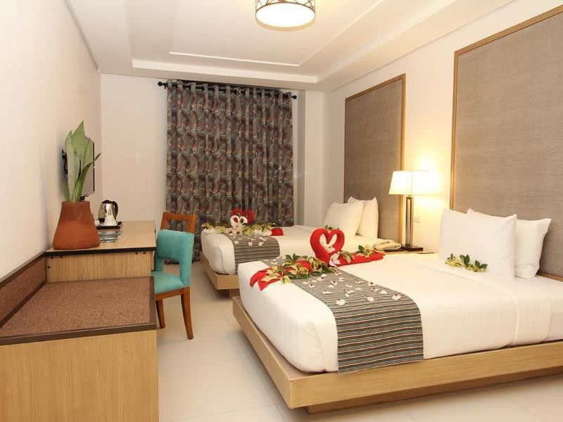 Crown Regency Courtyard Resort Balabag  Exterior photo