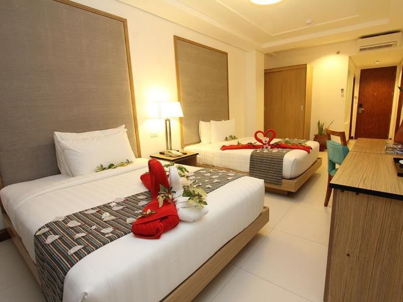 Crown Regency Courtyard Resort Balabag  Exterior photo