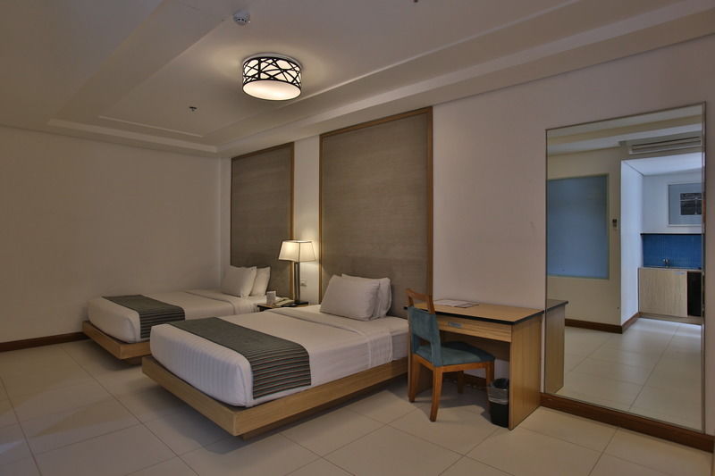 Crown Regency Courtyard Resort Balabag  Exterior photo