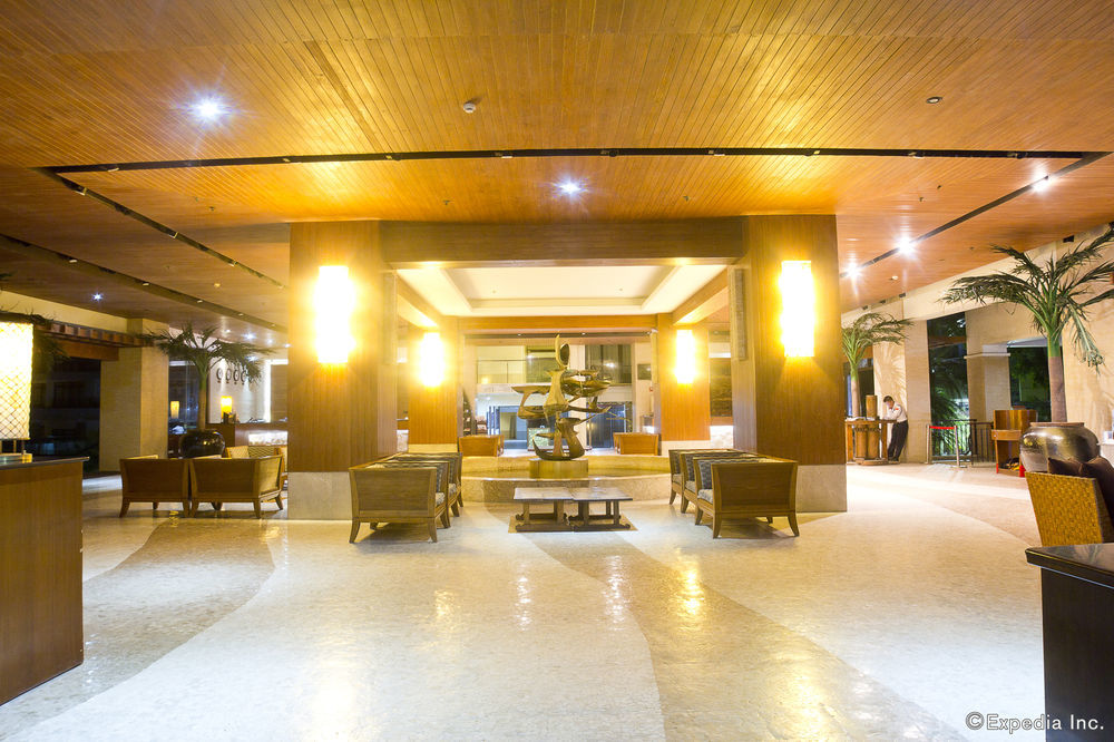 Crown Regency Courtyard Resort Balabag  Exterior photo