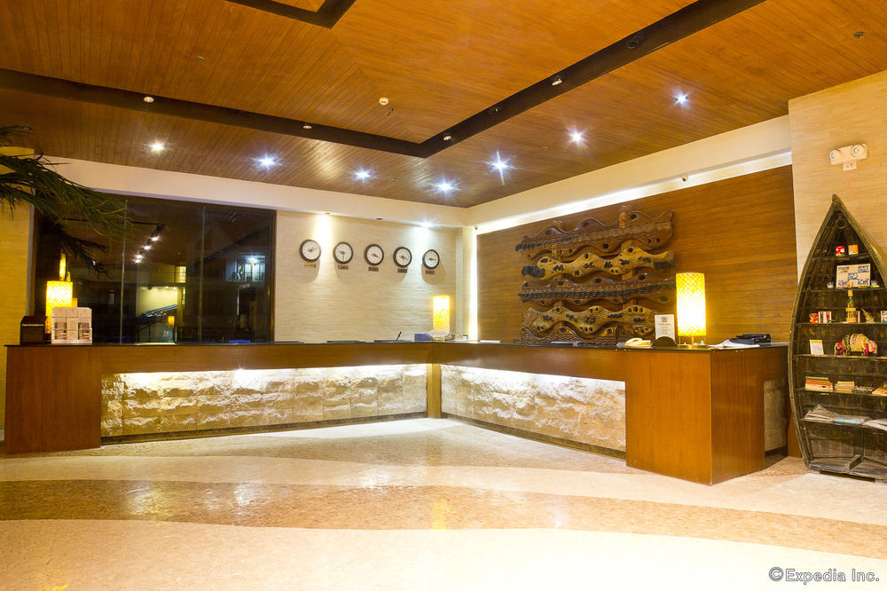 Crown Regency Courtyard Resort Balabag  Exterior photo