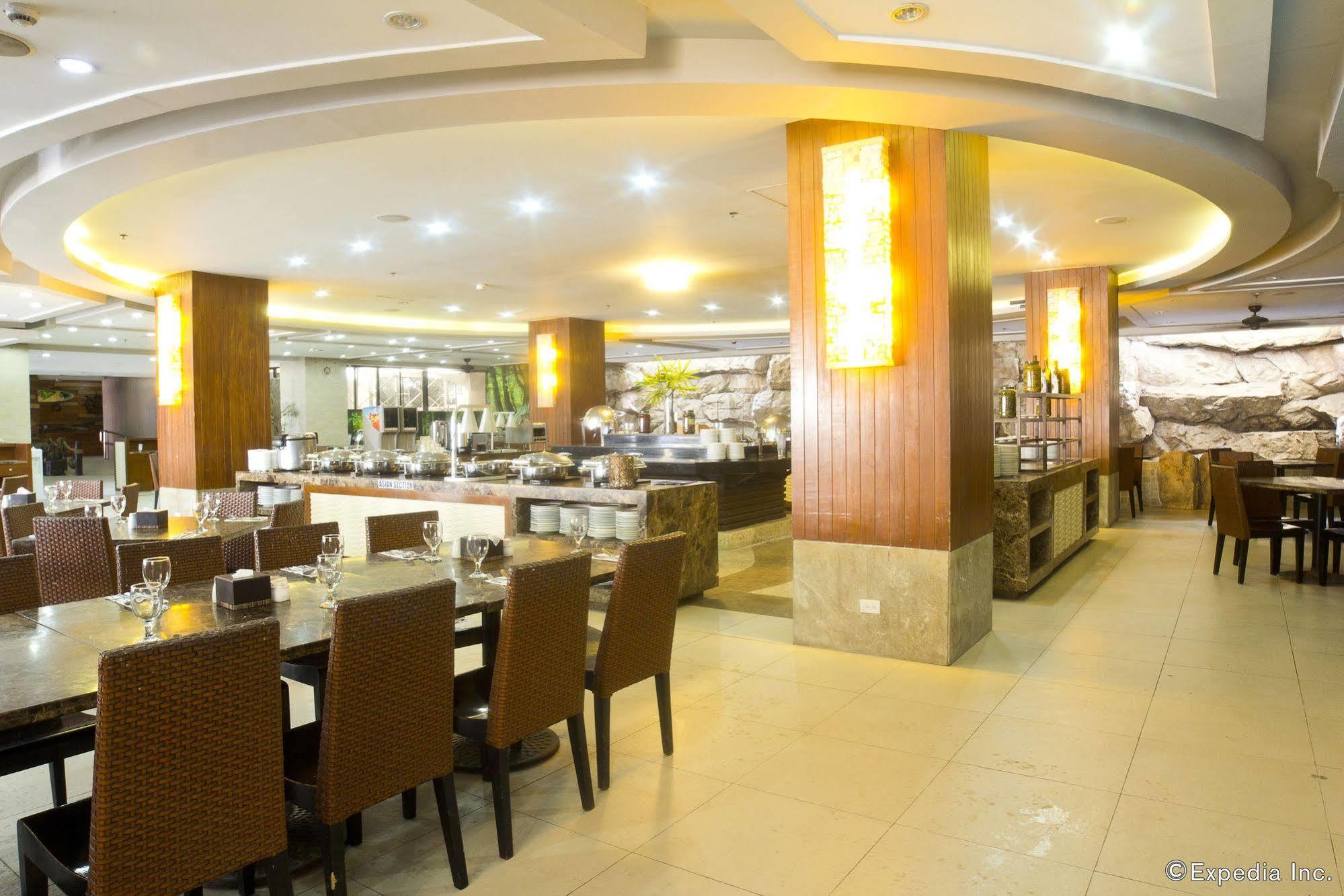 Crown Regency Courtyard Resort Balabag  Exterior photo
