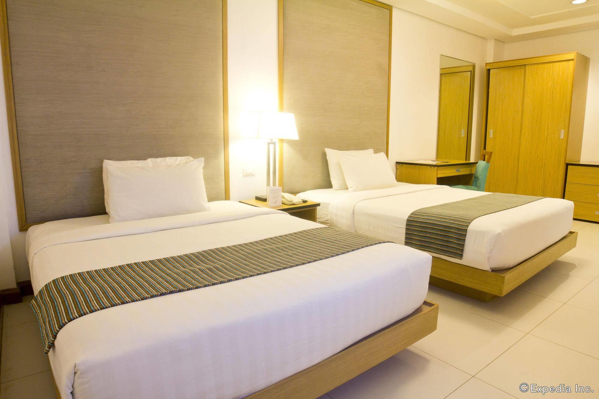 Crown Regency Courtyard Resort Balabag  Exterior photo