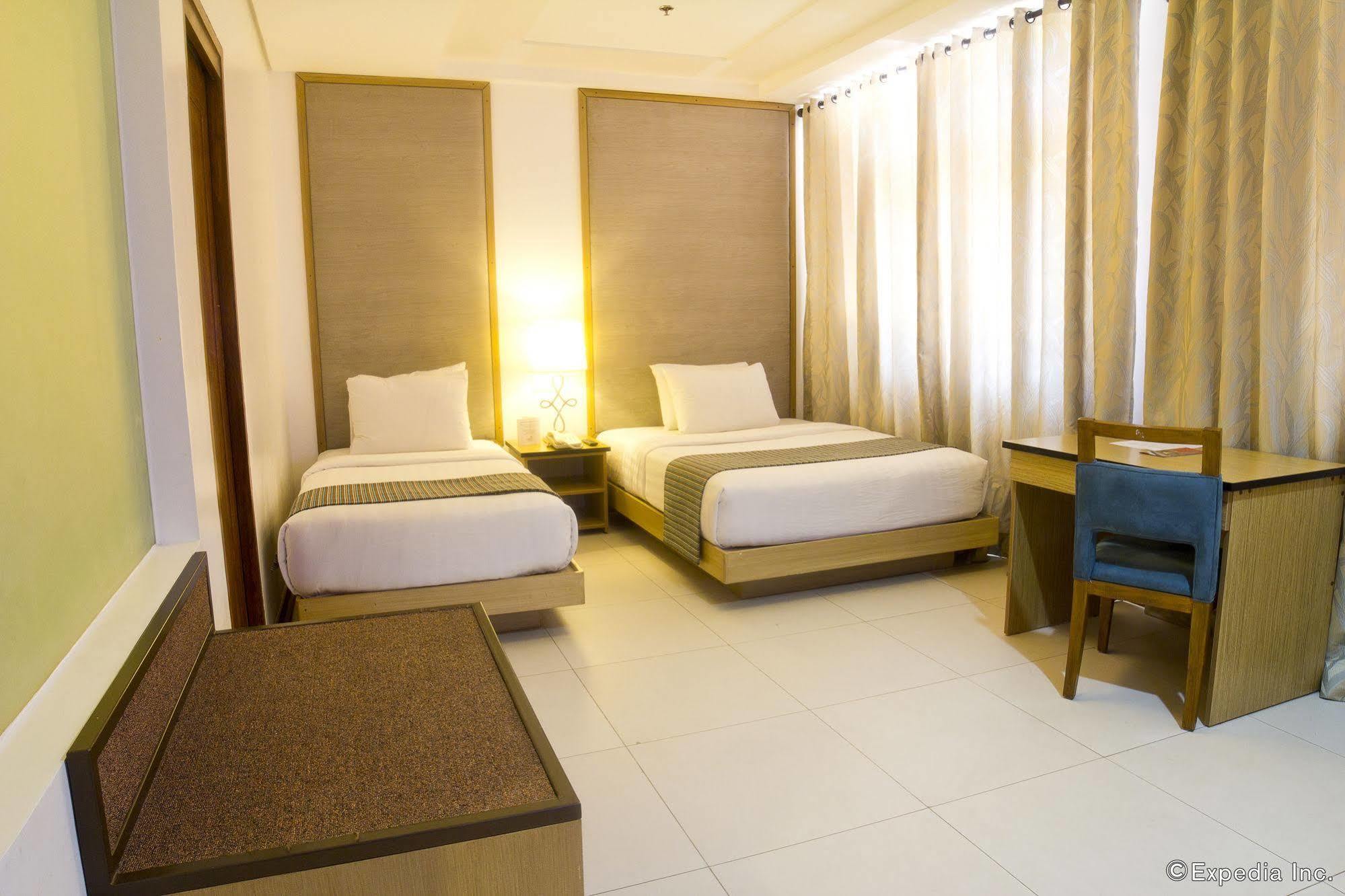 Crown Regency Courtyard Resort Balabag  Exterior photo