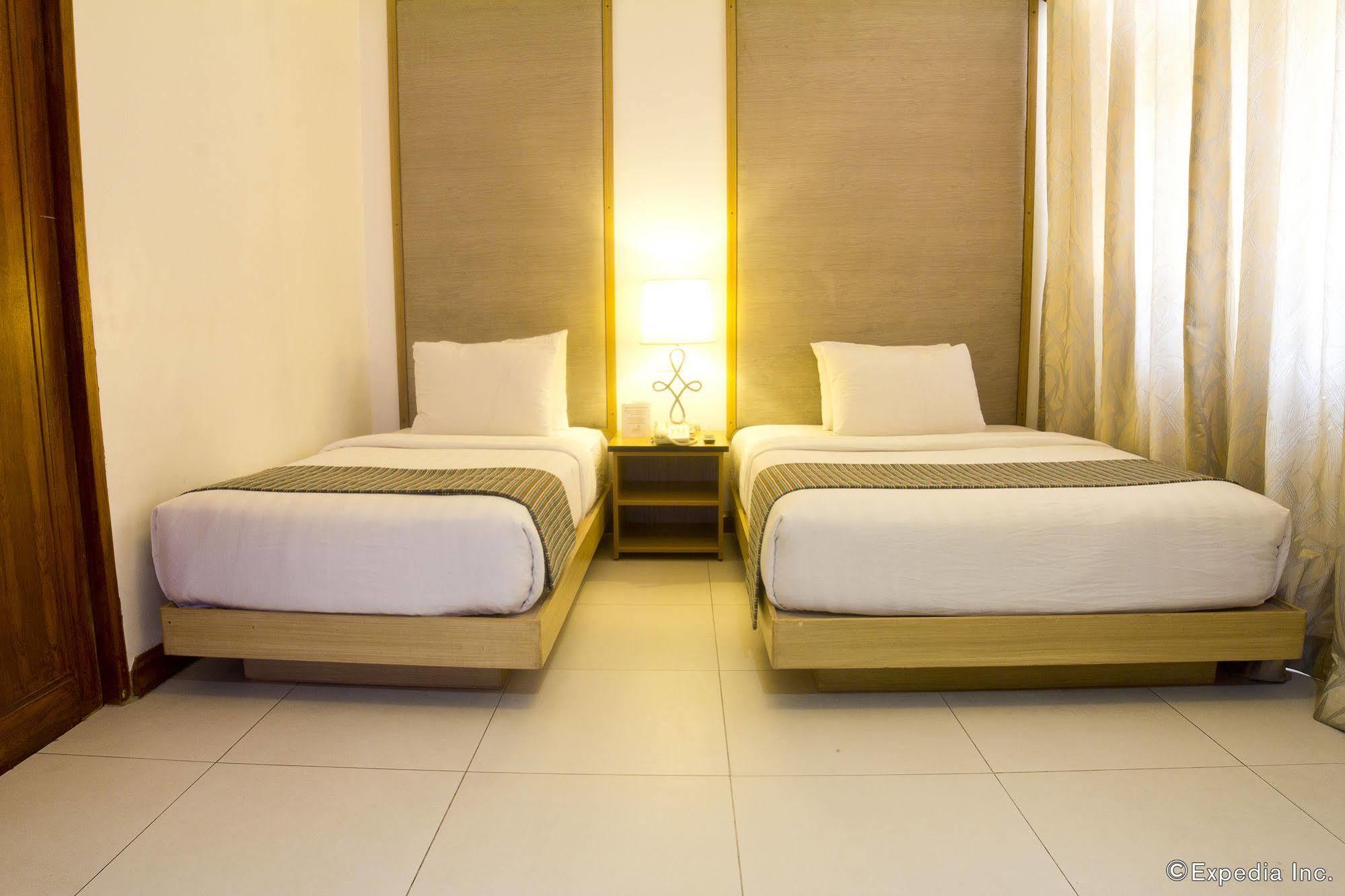 Crown Regency Courtyard Resort Balabag  Exterior photo