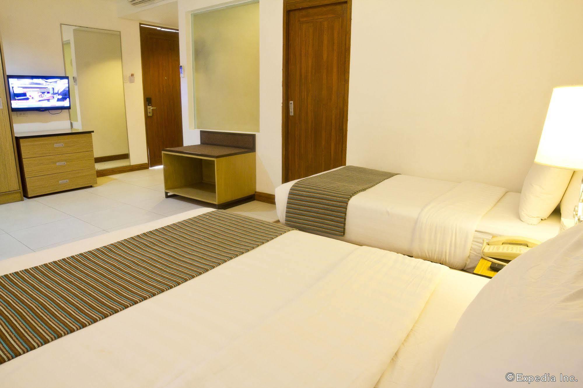 Crown Regency Courtyard Resort Balabag  Exterior photo