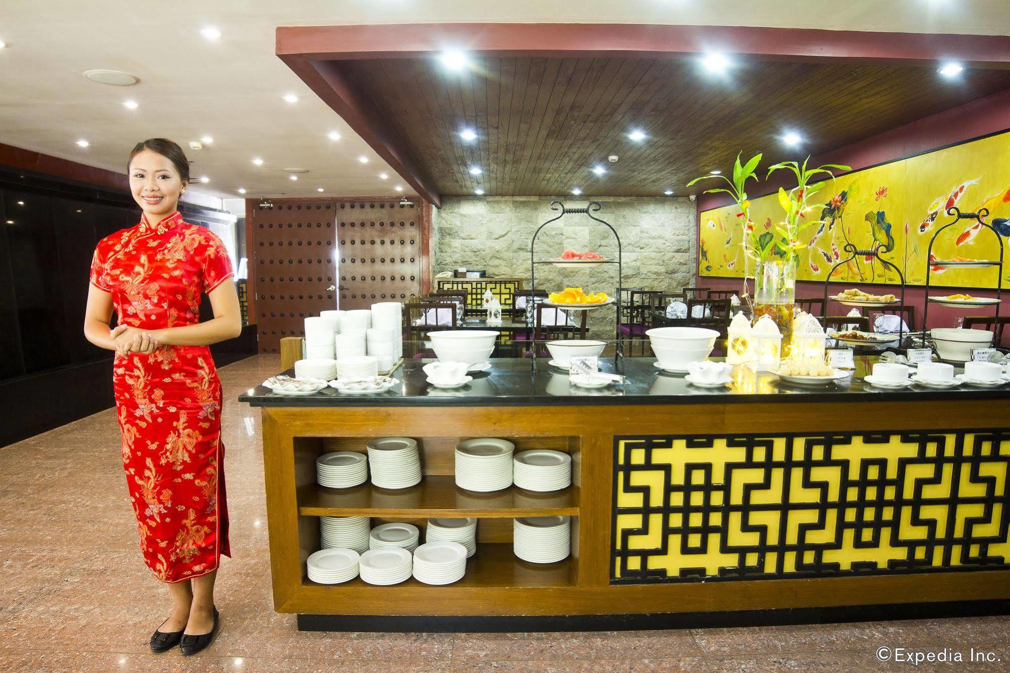 Crown Regency Courtyard Resort Balabag  Exterior photo